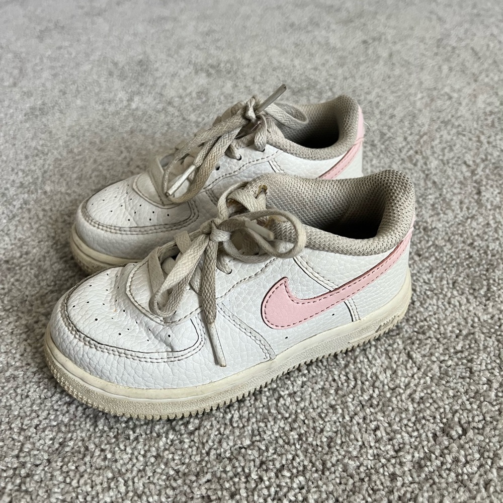 Nike Air Force pink